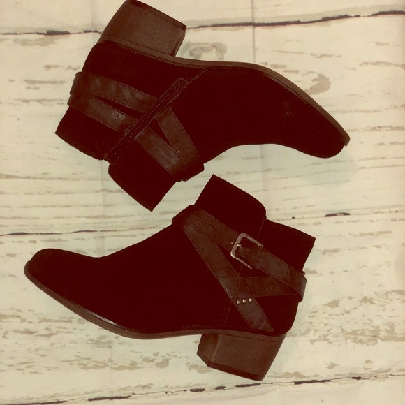 Mountain Sole Shoes - NWOT boots with buckles